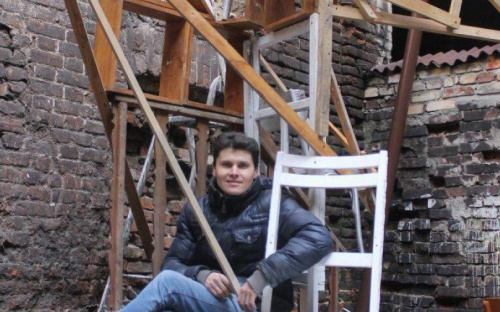В Мариуполе киевский художник создает «рыбную» инсталляцию высотой в несколько метров (ФОТО)