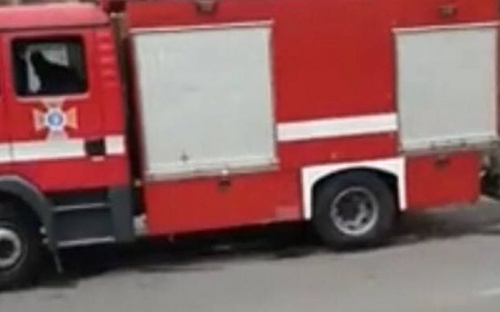 В центре Мариуполя произошло возгорание: работают спасатели