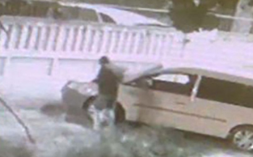 В Мариуполе разыскивают подозреваемого в поджоге авто