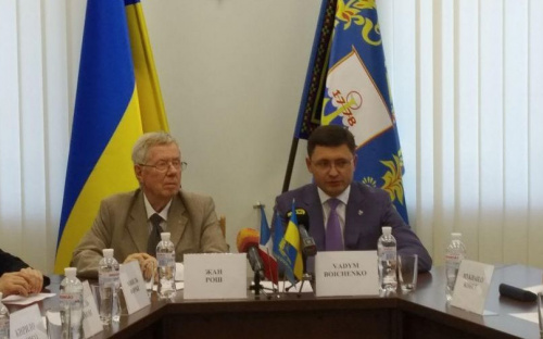 «Горводоканал» будет выпускать питьевую воду: Мариуполь в День Франции приблизился к очистке воды (ФОТО)