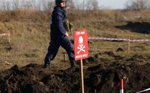 На Донетчине больше суток извлекают снаряды времен Второй мировой войны (ФОТО)