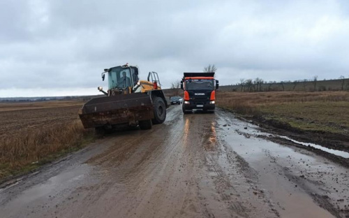 Без хлеба, воды и школьного автобуса: село под Мариуполем лишилось благ цивилизации