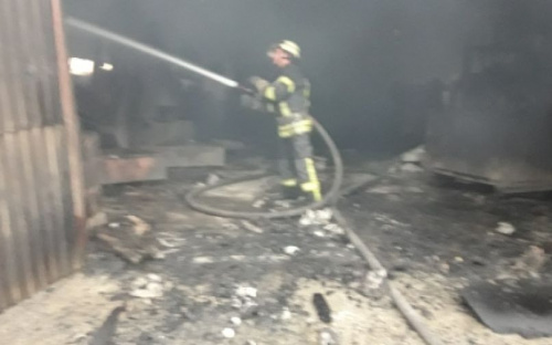 В Мариуполе запылал большой склад (ФОТОФАКТ)