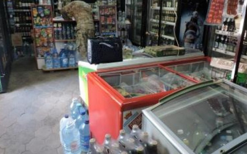 Мариупольского предпринимателя накажут за торговлю алкоголем и сигаретами без лицензии (ФОТО)