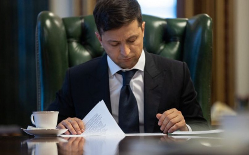 Президент отметил высокой наградой мариупольского металлурга