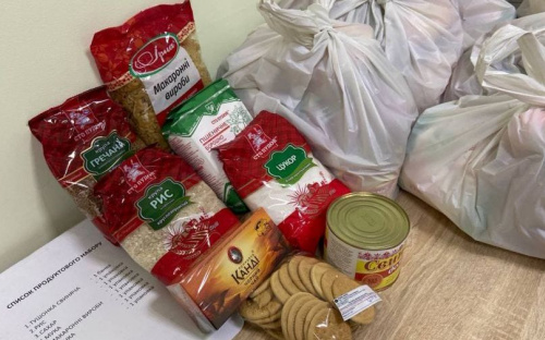 В Мариуполе начали выдавать продуктовые наборы вакцинированным пенсионерам
