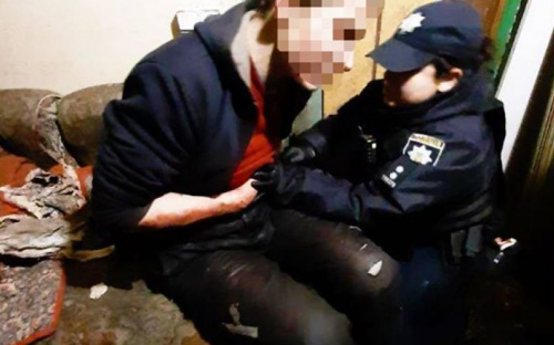 В Мариуполе местный житель едва не погиб от ножевых ранений: счет шел на минуты (ФОТО)