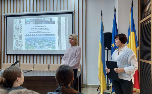 «Зруйнована, але не знищена…» - у Чернівцях відкрилася виставка, присвячена Маріуполю