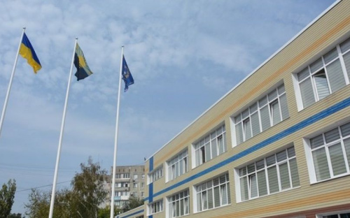 В школы Мариуполя «проникнут» посторонние лица