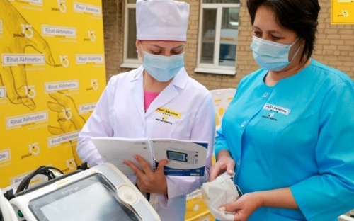 Медики Мирнограда получили три аппарата ИВЛ от Фонда Рината Ахметова