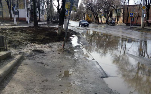 В центре Мариуполя появилось «болото» (ФОТО)