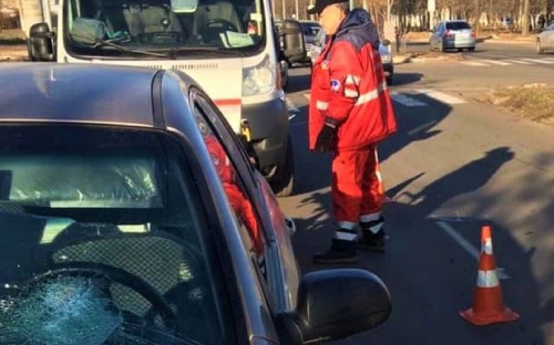В Мариуполе автомобиль на большой скорости сбил пешехода