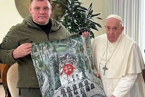 Папі Римському передали картину про трагедію Маріуполя