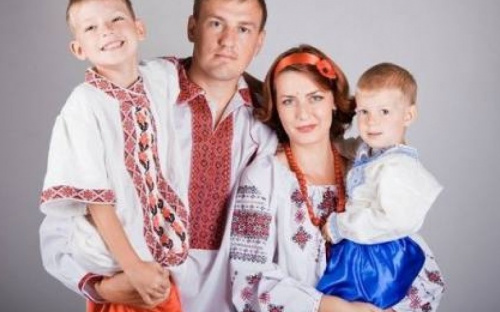 За фотографию в вышиванке мариупольцам обещают подарок