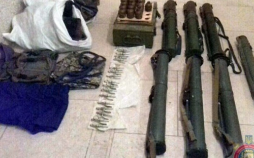 Задержанные в Мариуполе вымогатели вооружались гранатометами и гранатами (ФОТО)