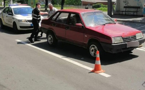В Мариуполе сбили пожилую женщину возле остановки