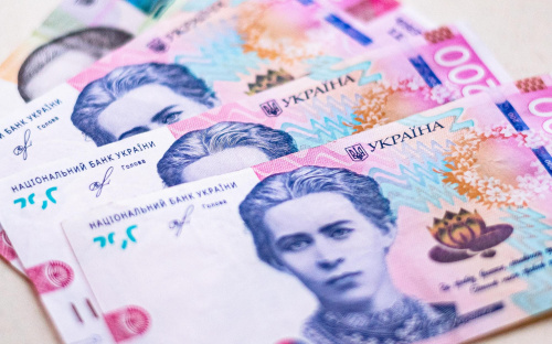 Компенсації за пальне і доплати українцям: влада готує нову програму підтримки