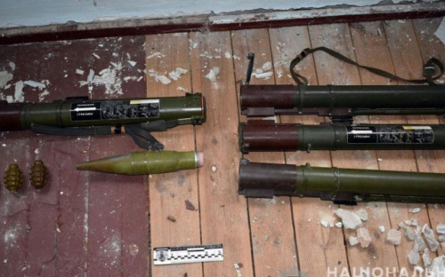 Заброшенное здание вблизи Мариуполя превратили в схрон боеприпасов