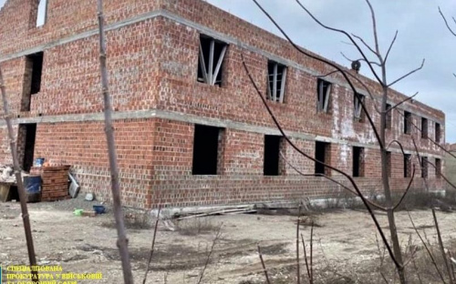 На строительстве казарм в Мариуполе растратили более 10 миллионов гривен