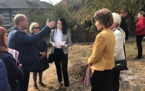 В Мариуполе трое соседей не поделили две сотки земли