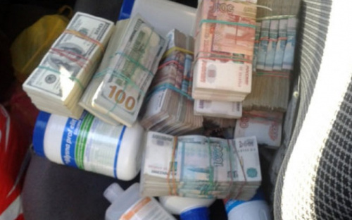Житель Луганска вез в бензобаке 100 тысяч долларов и 10 млн рублей
