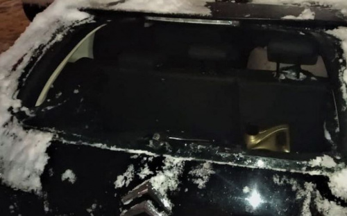 В центре Мариуполя автовор разбил машину