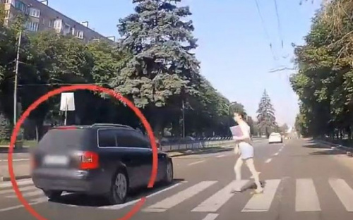 В Мариуполе водители ездили на «красный» и не пропускали пешеходов