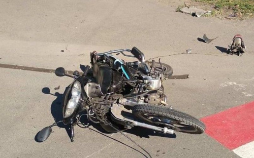 В Мариуполе в аварии пострадал 79-летний водитель мопеда (ФОТО)