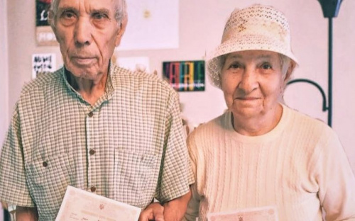 В Мариуполе расписалась пара спустя 60 лет совместной жизни и рождения детей с внуками
