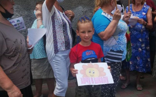 В Мариуполе митинговали против дистанционного обучения в школах