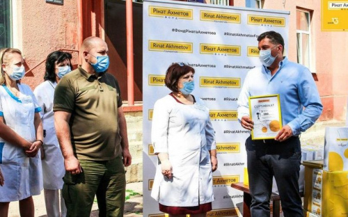 Торецк получил три современных аппарата ИВЛ от Фонда Рината Ахметова
