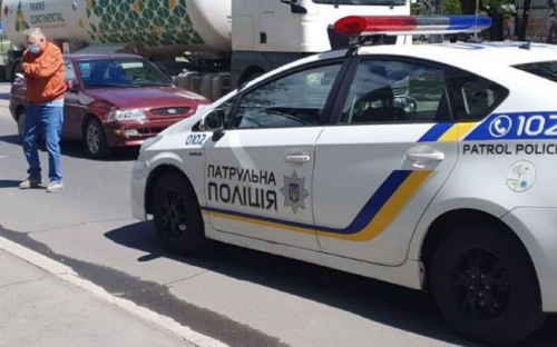На пешеходном переходе в центре Мариуполя сбили женщину (ФОТО)