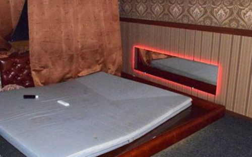 В центре Мариуполя прикрыли массажный салон, предоставляющий интим-услуги (ФОТО)