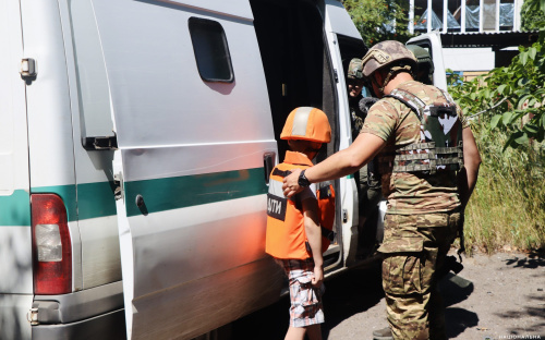 Майже 90 дітей досі перебувають під обстрілами на Донеччині – Павло Кириленко