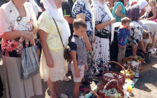 Мариупольцы празднуют Преображение Господне и освящают яблоки (ФОТО+ВИДЕО)