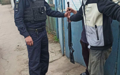 Мариуполец палил по собаке из винтовки посреди улицы