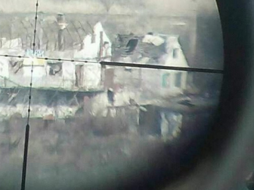 Под Мариуполем над неподконтрольной Саханкой подняли флаг Украины