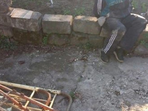 Мариуполец сдал копам грабившего его «кроватного» вора (ФОТО)