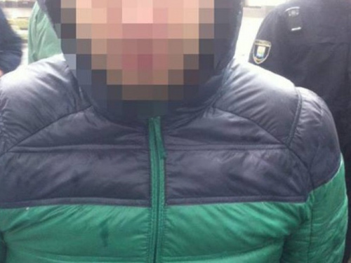 Мариуполец с наркотиком в кармане устроил «суд над копами за беспредел» в центре города (Ф0ТО)