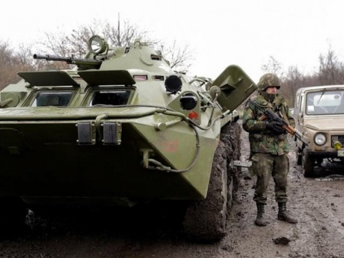 Военные теряют технику на «заминированных» дорогах Донбасса (ВИДЕО)