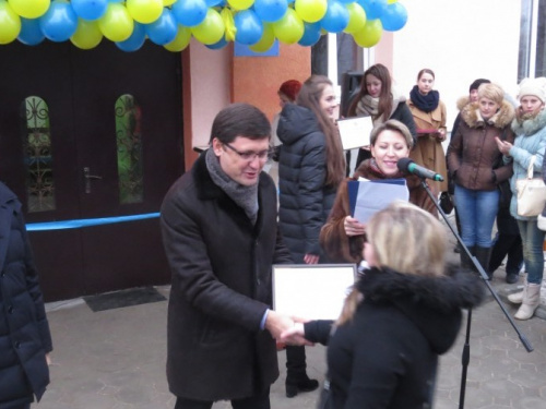 В Мариуполе семьи переселенцев получили квартиры в социальном общежитии (ФОТО)