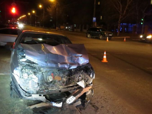ДТП возле пожарной части в Мариуполе: водителя из салона вытаскивали прохожие (ФОТО)