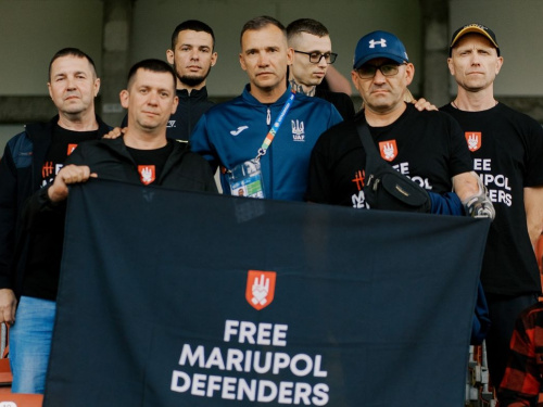 Захисники Маріуполя приїхали до Дюссельдорфа, аби підтримати збірну України на Євро-2024