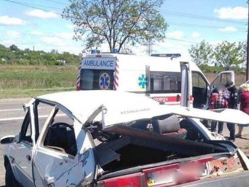 В Мариуполе в результате аварии из автомобиля вылетел пассажир (ФОТО)
