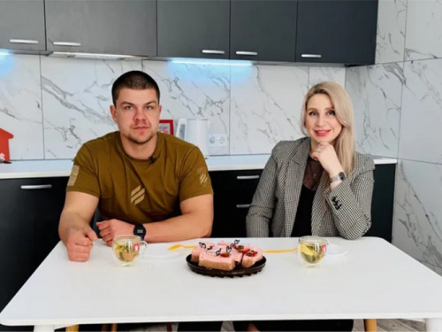 "Базовий фундамент": захисник Маріуполя Максим Левченко став власником квартири за програмою "Вдома"