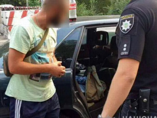 Мужчине грозит 7 лет тюрьмы за попытку провезти гранаты и наркотики через КПВВ на Донетчине (ФОТО)