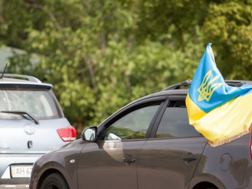По Мариуполю проехались десятки авто с украинскими флагами (ФОТО+ВИДЕО)