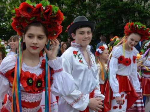 Три часа парадов, концертов, создания супер-рушника. Мариупольцев ждёт праздник аутентики (ВИДЕО)