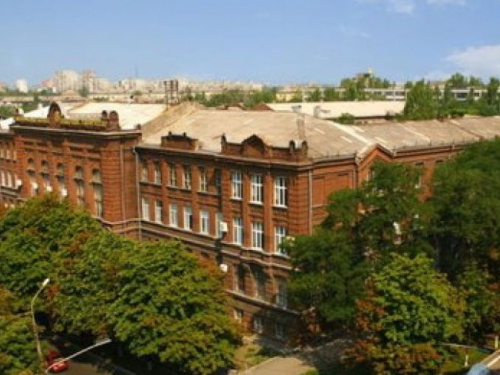 Мариупольский вуз в первый день вступительной кампании испытал наплыв абитуриентов