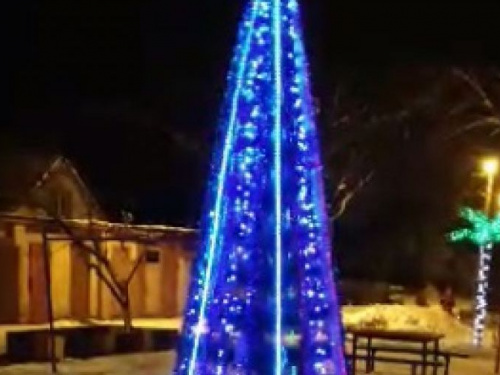 Мариуполец из пластиковых отходов сделал яркое праздничное шоу (ФОТО+ВИДЕО)